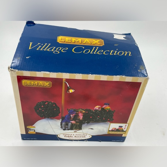 Sneak-A-Peek Animated Village Collection  2007  RETIRED - Picture 8 of 11